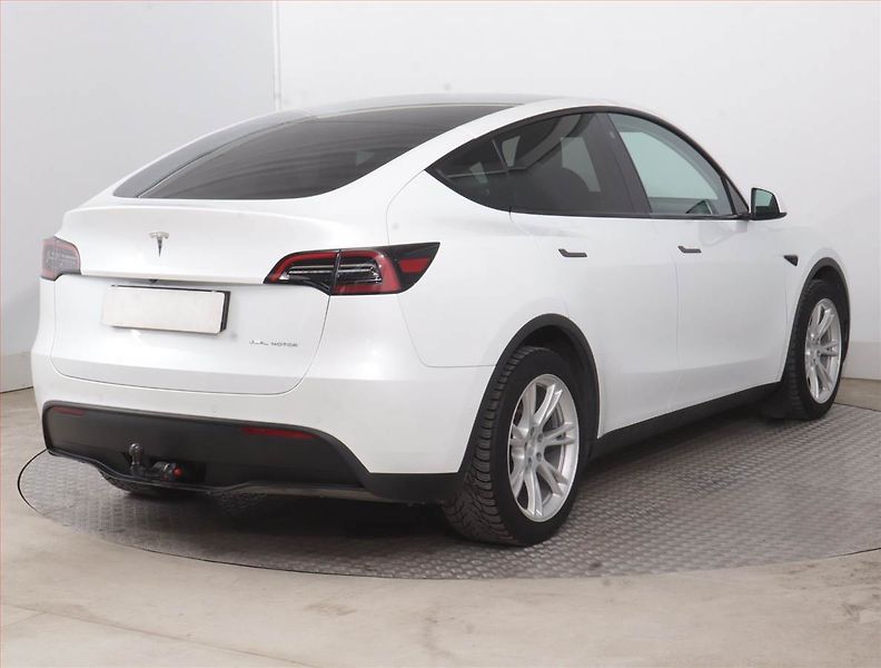 Tesla Model Y (2022) Long Range AWD 79kWh, SoH 92% - fotka 5 z 21