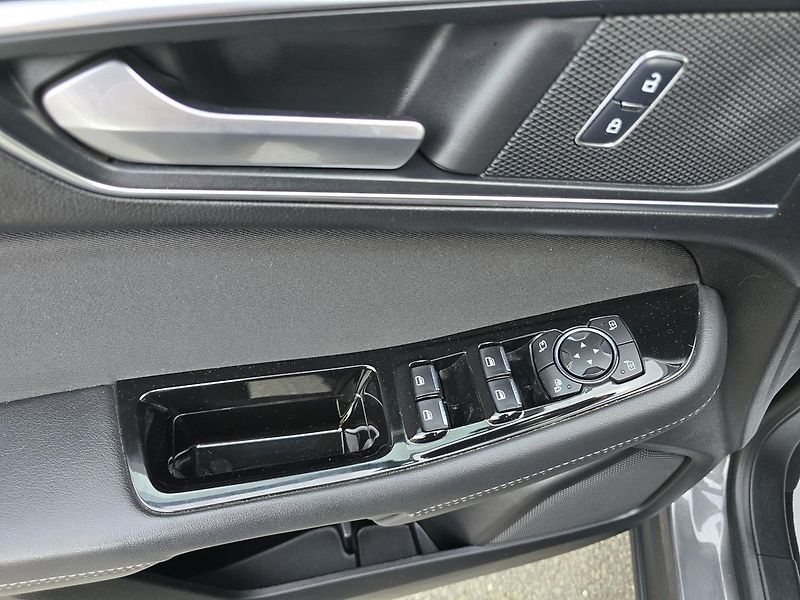 Ford S-MAX TITANIUM 2.0 132kW LED + NAVI - fotka 16 z 42