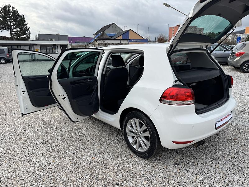 Volkswagen Golf 1,4TSi,rezervace - fotka 11 z 34
