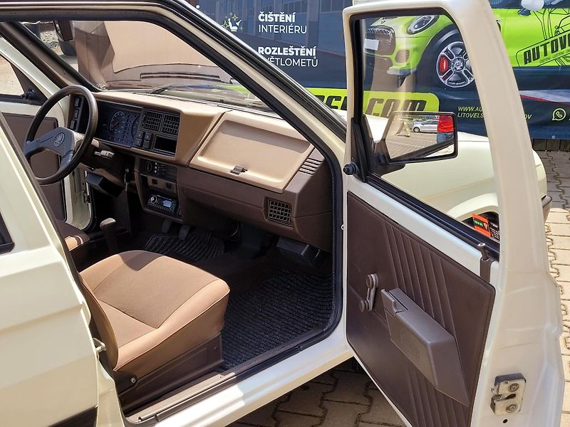 Škoda Favorit 135L,CZ, 1.majitel, GARÁŽOVANÝ - fotka 40 z 50