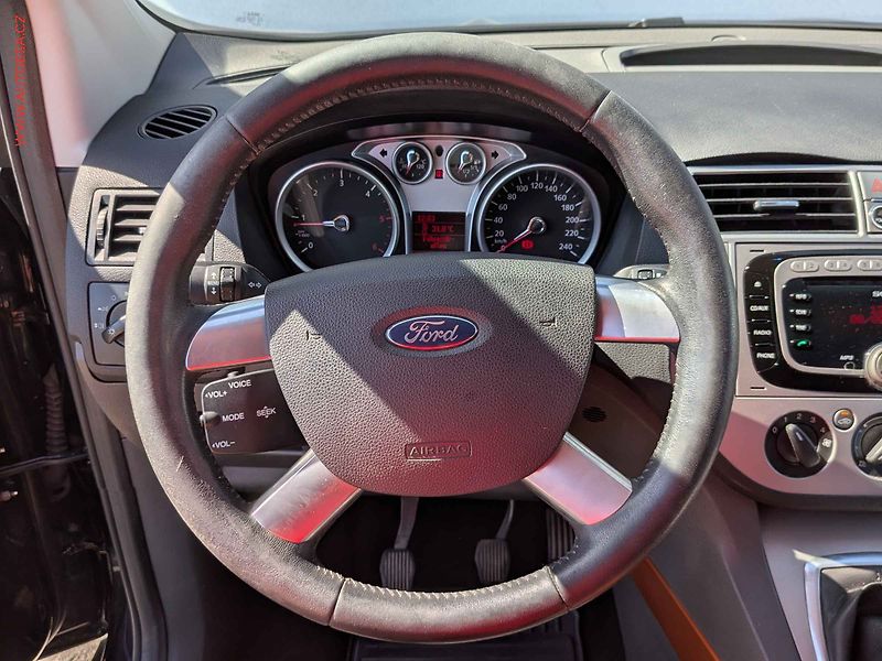 Ford Kuga (2010) 2.0 TDCi, AC - fotka 14 z 15