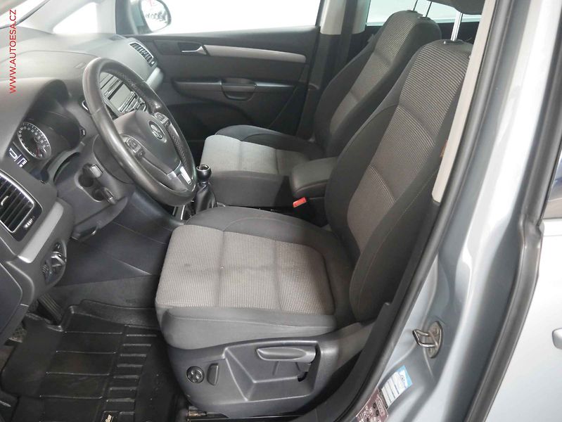 Volkswagen Sharan (2011) 2.0 TDi, AC, výhřev sed - fotka 9 z 20