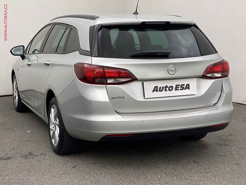 Opel Astra (2020) 1.5 CDTi sportstourer, LED - fotka 6 z 19