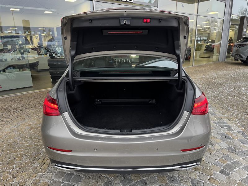 Mercedes-Benz Třídy C C 220d - fotka 27 z 30