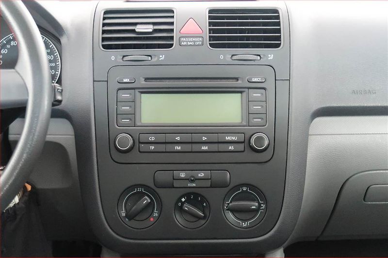 Volkswagen Golf (2004) 1.6 FSI, po STK, jezdí výborně - fotka 12 z 15