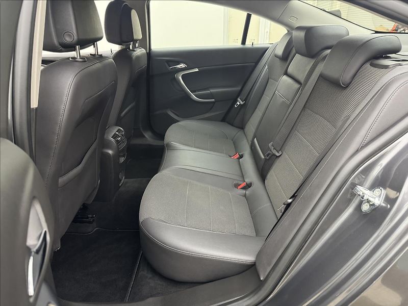 Opel Insignia 2,0 CDTi LED VÝHŘEV 2XKOLA ČR - fotka 30 z 33