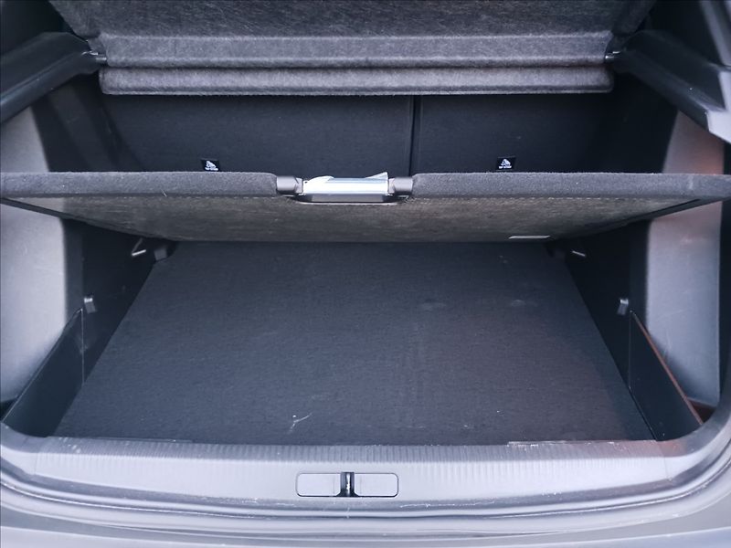 Peugeot 2008 1,2 ALLURE LIMITED edition - fotka 29 z 38