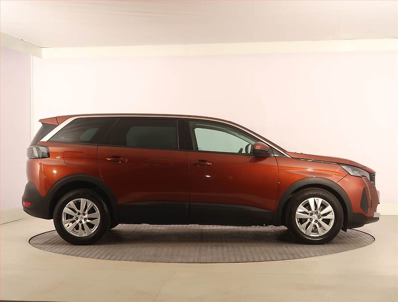 Peugeot 5008 (2021) Active Pack PureTech 130 - fotka 6 z 22