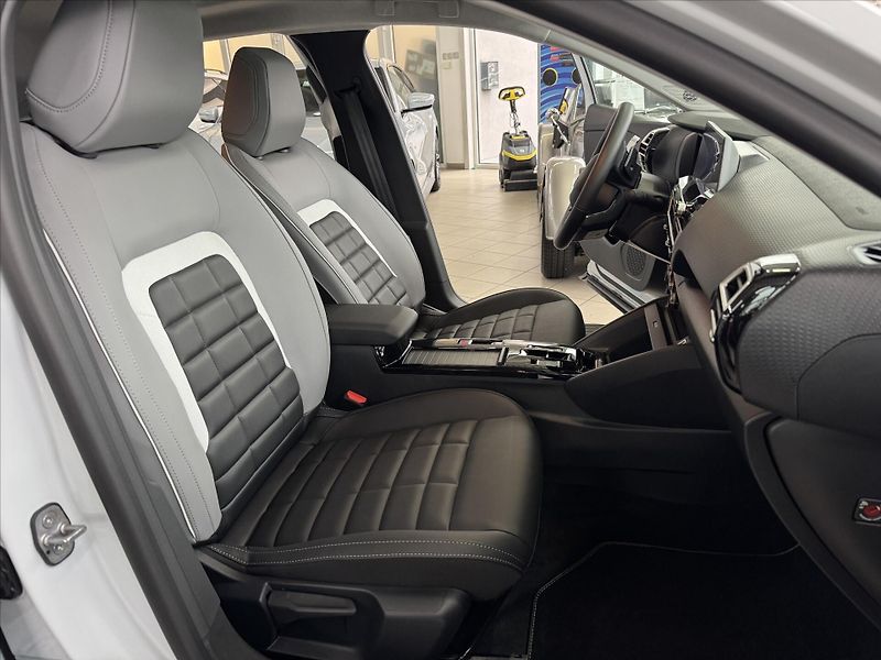 Citroën C4 1,2   MAX Petrol 130k Automati - fotka 13 z 20