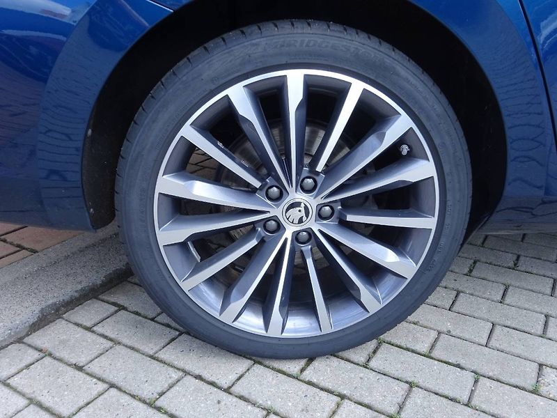 Škoda Superb (2022) 2,0 TDi/ 147kW DSG 4x4 L&K - fotka 23 z 29