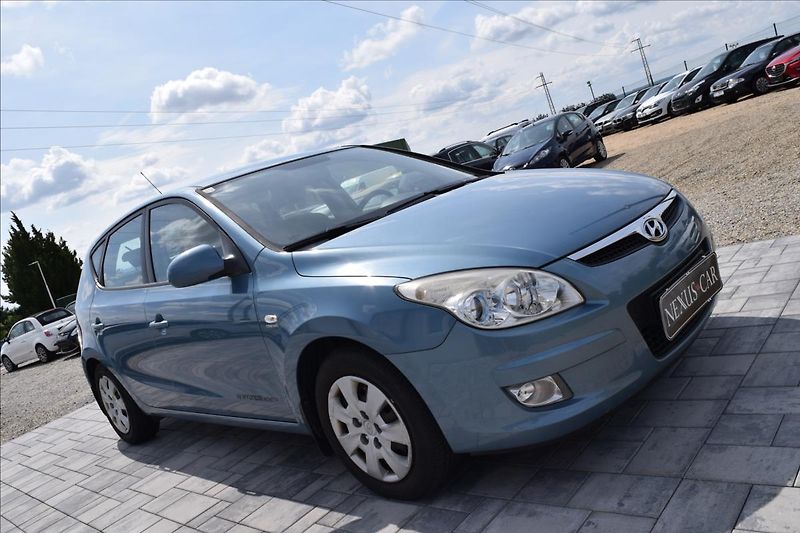 Hyundai i30 1,6 CRDi 66KW COMFORT+ 2XKOLA - fotka 4 z 42