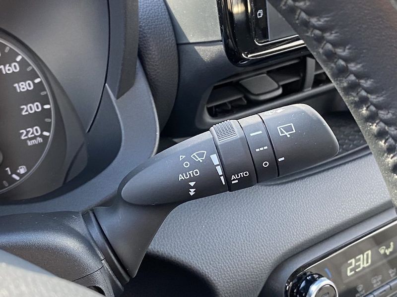 Toyota Yaris 1.5HEV, ČR-1m, Comfort, DPH - fotka 16 z 30