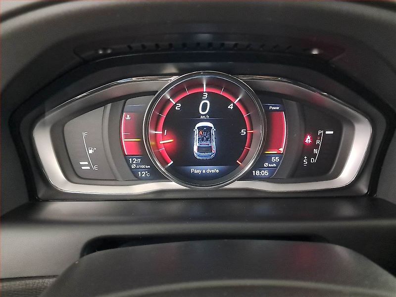 Volvo XC60 (2016) R-Design D5 Polestar, 4X4 - fotka 11 z 23
