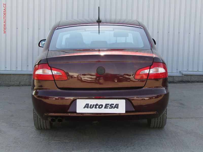 Škoda Superb (2009) 2.0 TDi, ČR, Elegance, DSG - fotka 5 z 21