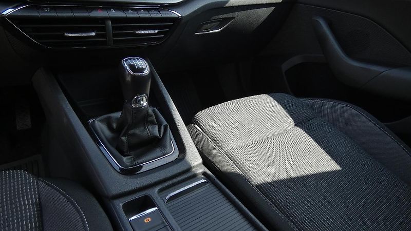 Škoda Octavia Combi 2,0 TDI Ambition - fotka 6 z 22