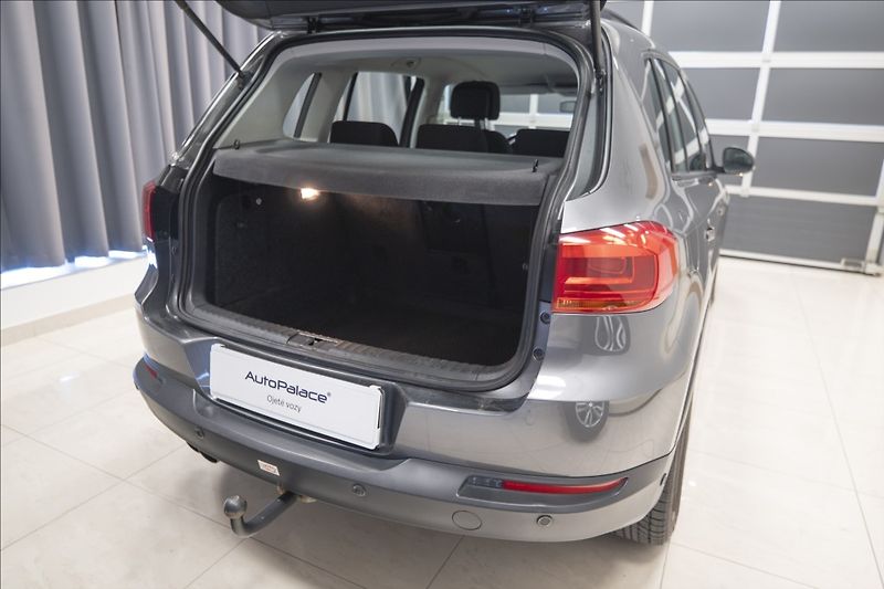 Volkswagen Tiguan 1,4 TSI KAMERA VÝHŘEV TAŽNÉ ČR - fotka 34 z 38