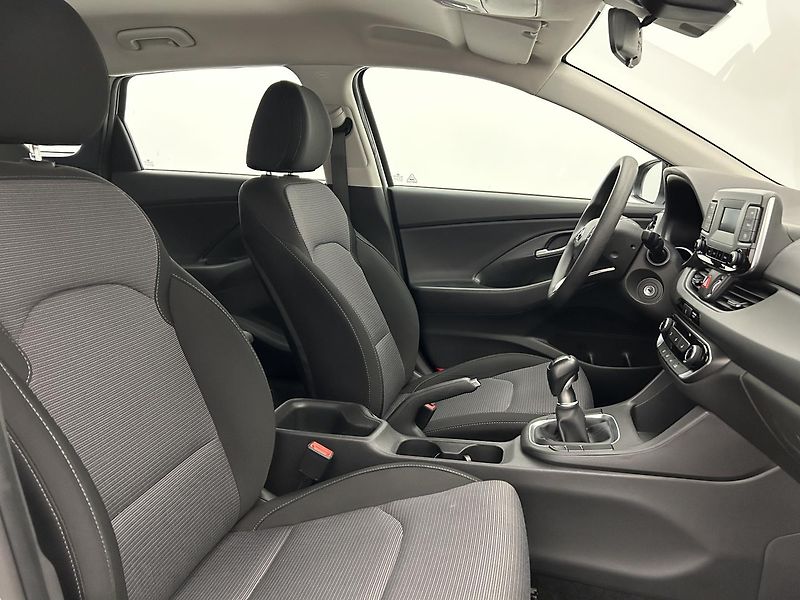 Hyundai i30 1.0 TGDI  Start Plus - fotka 16 z 22