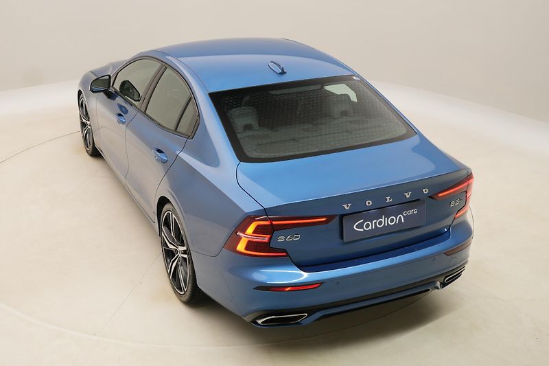 Volvo S60 B5 AWD R-DESIGN AUT CZ - fotka 17 z 44
