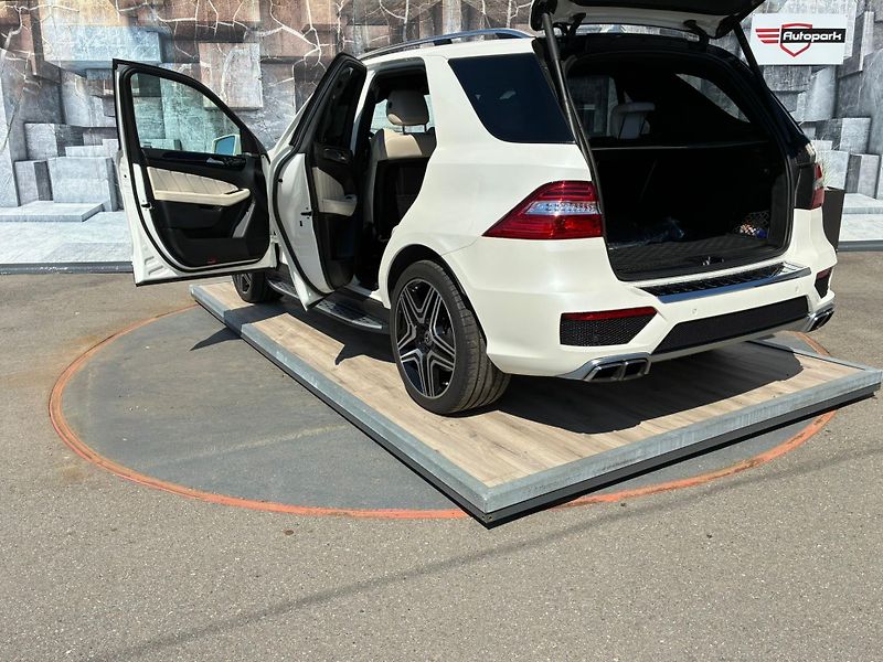 Mercedes-Benz Třídy M (2015) ML63 AMG ,386KW, 4MATIC, H/K - fotka 9 z 43
