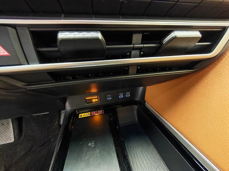 Toyota Camry 2.5 Hybrid Executive - fotka 34 z 39