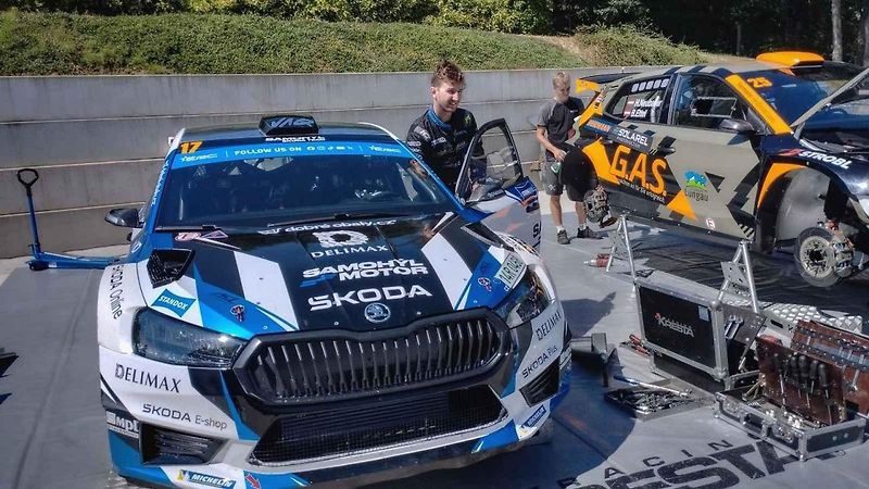 V rámci přípravy na víkendový 53. ročník Barum Czech Rally Zlín absolvovala třicítka pilotů úterní test na trati Ludkovice - Biskupice.