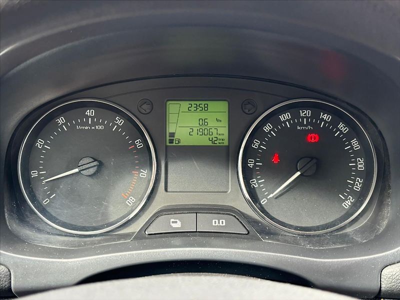 Škoda Fabia 1,2 TSI  Top výbava + Serviska - fotka 16 z 22
