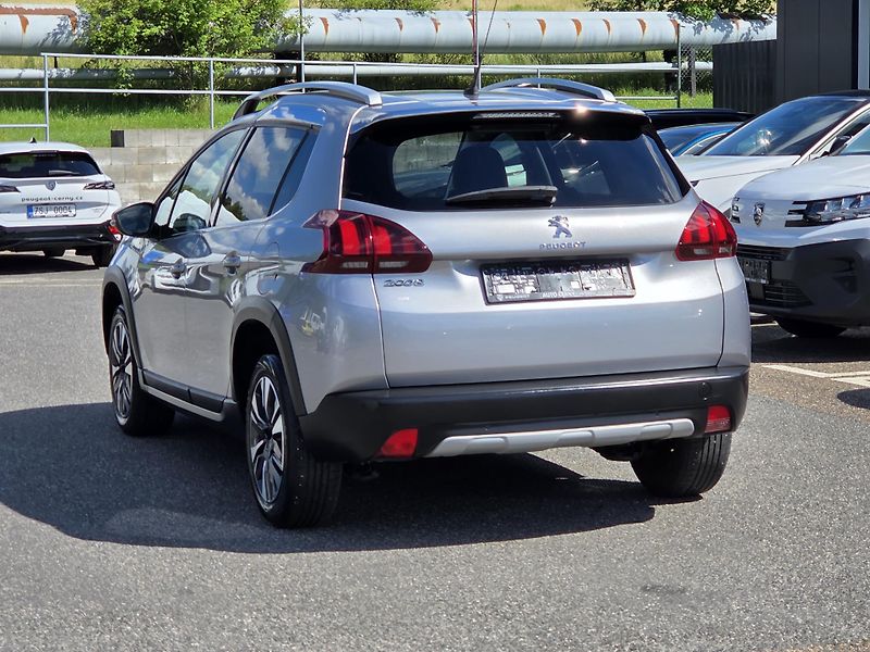 Peugeot 2008 (2018) 1.2 PT 110 ALLURE MAN5 - fotka 3 z 28