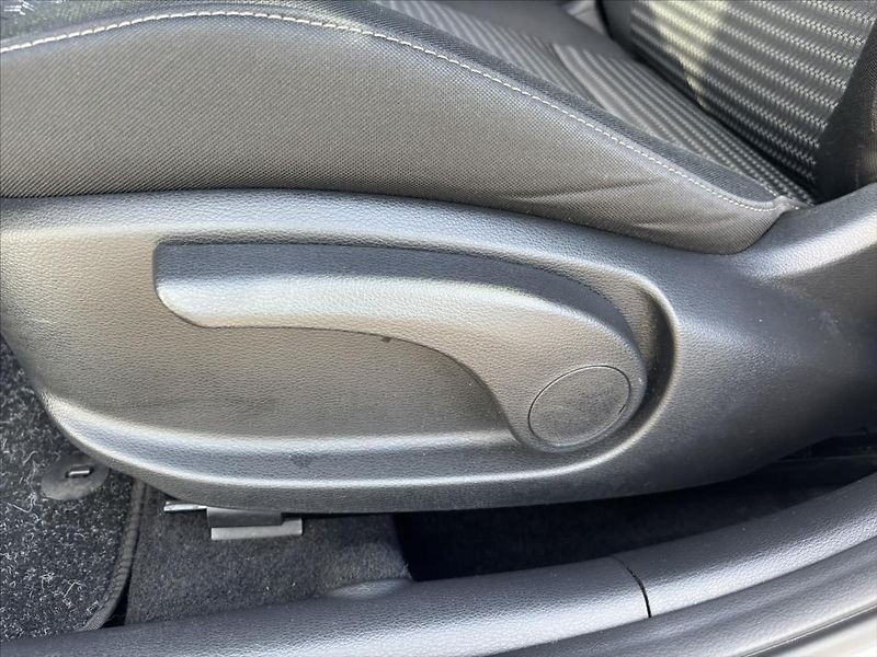 Kia Ceed 1,5 TGDi TOP ZÁRUKA KAMERA - fotka 11 z 40