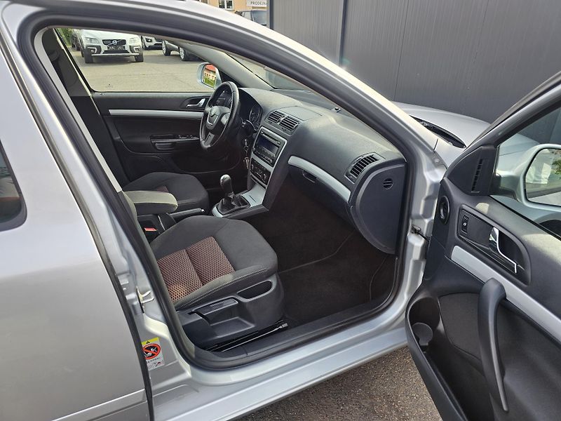 Škoda Octavia 1.2 TSI 77kW SPORT EDITION - fotka 30 z 42