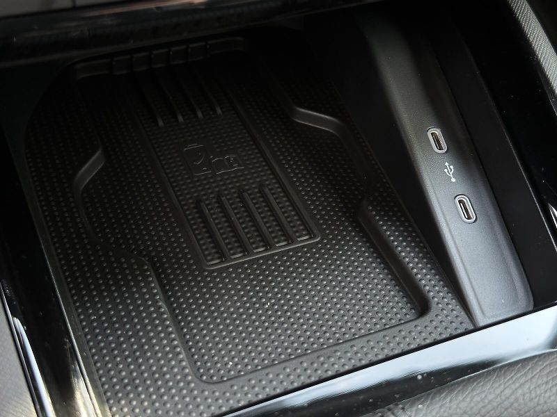 Škoda Kamiq 1.0TSi Monte Carlo 116PS Matri - fotka 36 z 44