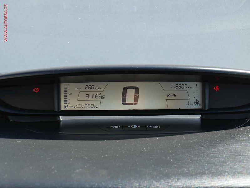Citroën C4 (2008) 1.4i, ČR, Temp. - fotka 14 z 17