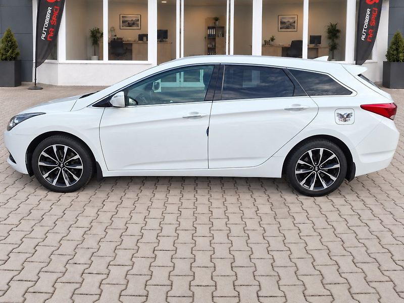 Hyundai i40 (2018) SW 1.7CRDi 104kW -ČR-KAMERA - fotka 5 z 38