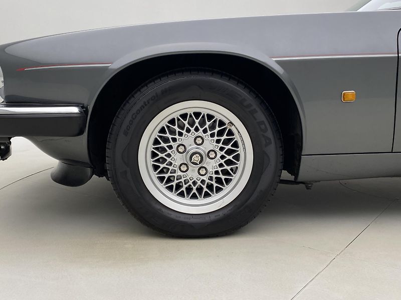 Jaguar XJS CONVERTIBLE 4.0 R6 AUT 1.maj - fotka 30 z 42