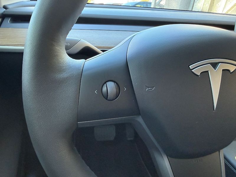 Tesla Model Y Long Range AWD záruka - fotka 30 z 40