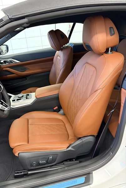 BMW Řada 4 M440i xDrive Convertible - fotka 8 z 9