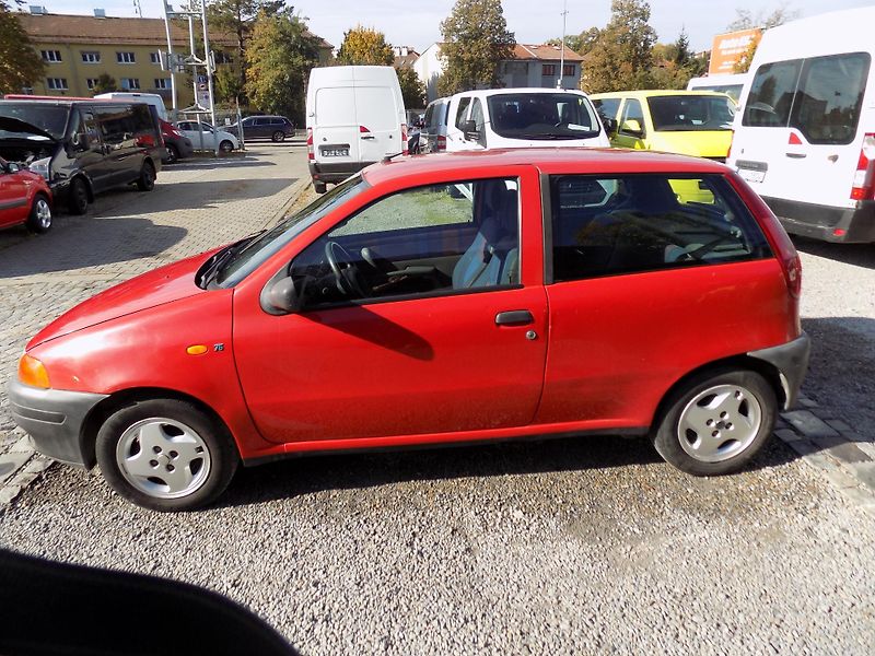 Fiat Punto 1,2I 54 KW SX CENTRÁL, KLIMA - fotka 14 z 30