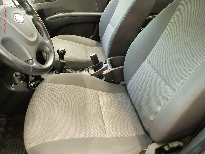 Kia Sportage (2008) 2.0i 4x4, ČR, AC, výhřev sed - fotka 10 z 21