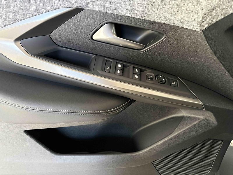 Peugeot 5008 (2026) Business Hybrid 145 e-DCS6 - fotka 14 z 42