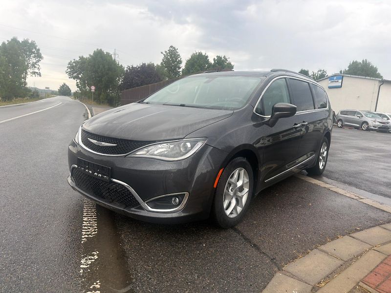 Chrysler Pacifica (2017) 3,6 Pentastar RU 8 míst 2017 - fotka 2 z 20
