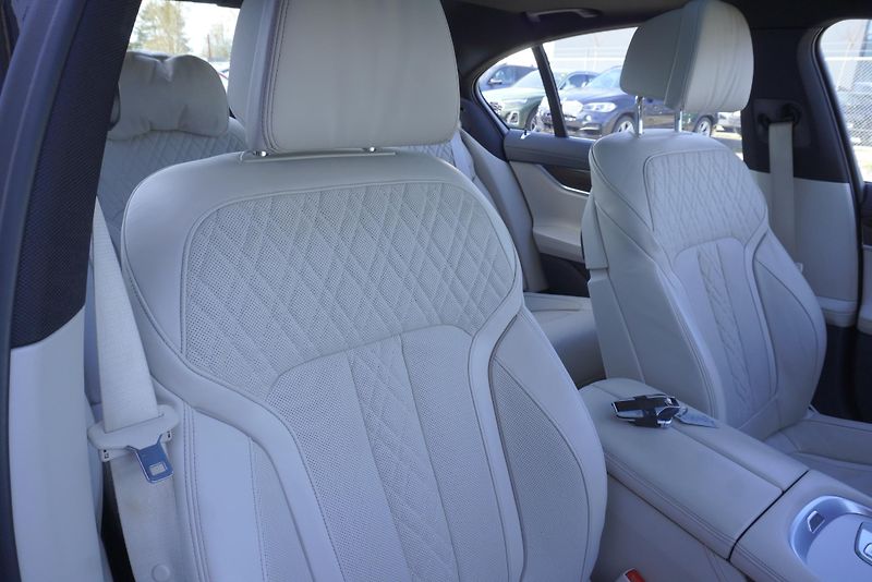 BMW Řada 7 (2020) 750I 4,4 XDRIVE STEPTRONIC - fotka 47 z 50