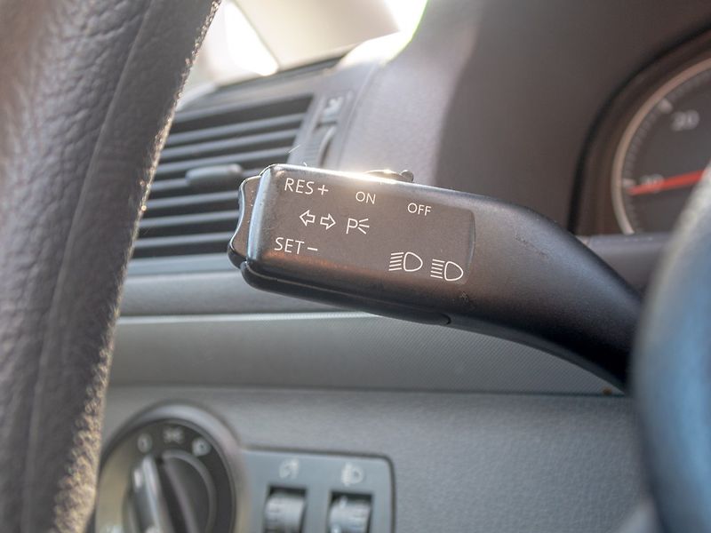 Volkswagen Touran (2006) 1.9TDI 77KW – 7 sedadel - fotka 14 z 44