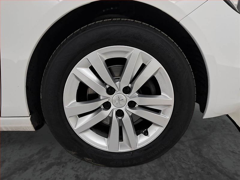 Peugeot 308 (2019) 1.5 BlueHDi, Tempomat - fotka 15 z 21