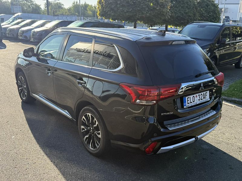Mitsubishi Outlander (2017) - fotka 36 z 37