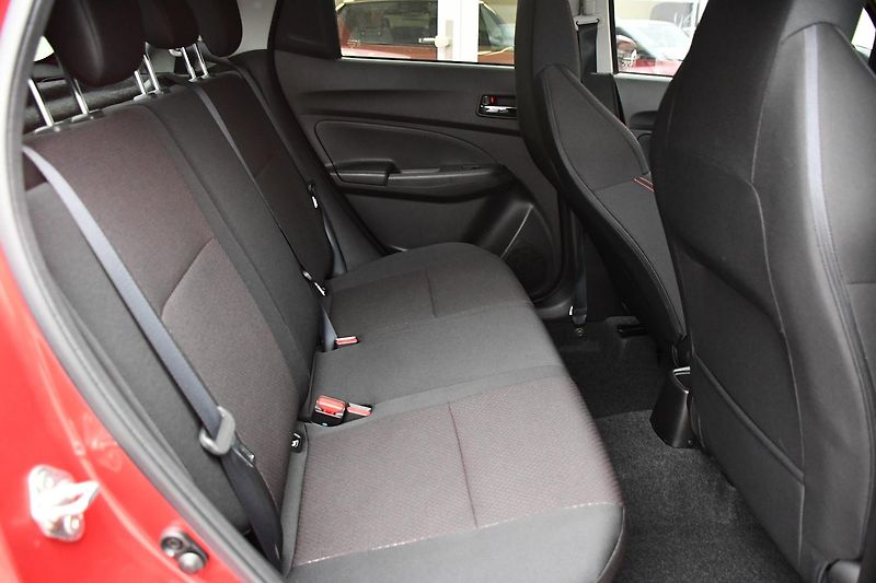Suzuki Swift SPORT 1.4i BoosterJet 2xALU  - fotka 21 z 37