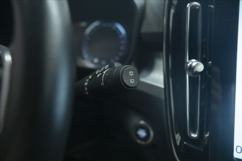Volvo XC40 2,0 T5 AWD NAVI KAMERA TAŽNÉ - fotka 41 z 47