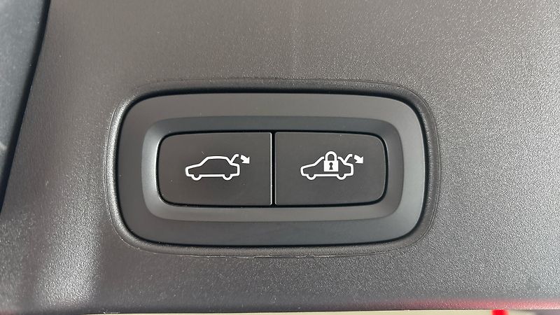 Volvo V90 2.0 B5 AUT Plus Dark - fotka 20 z 31