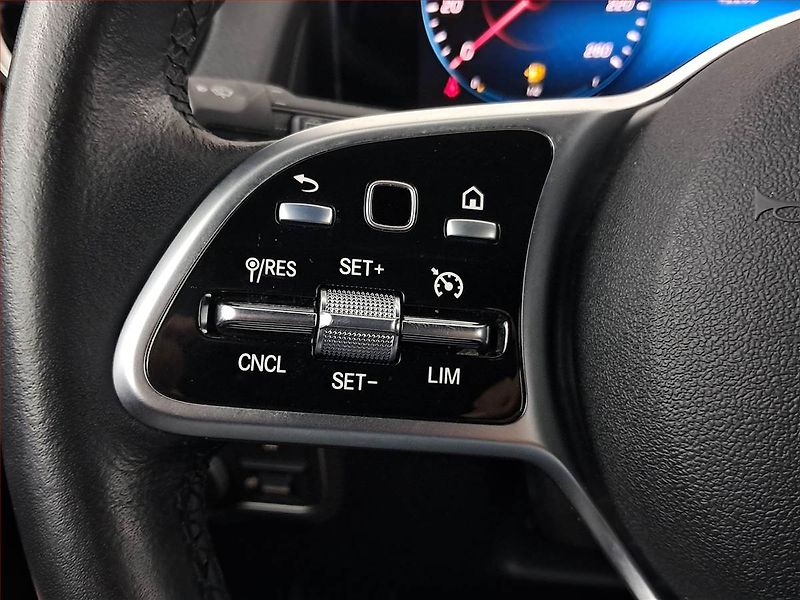 Mercedes-Benz GLB (2022) 180 - fotka 18 z 20