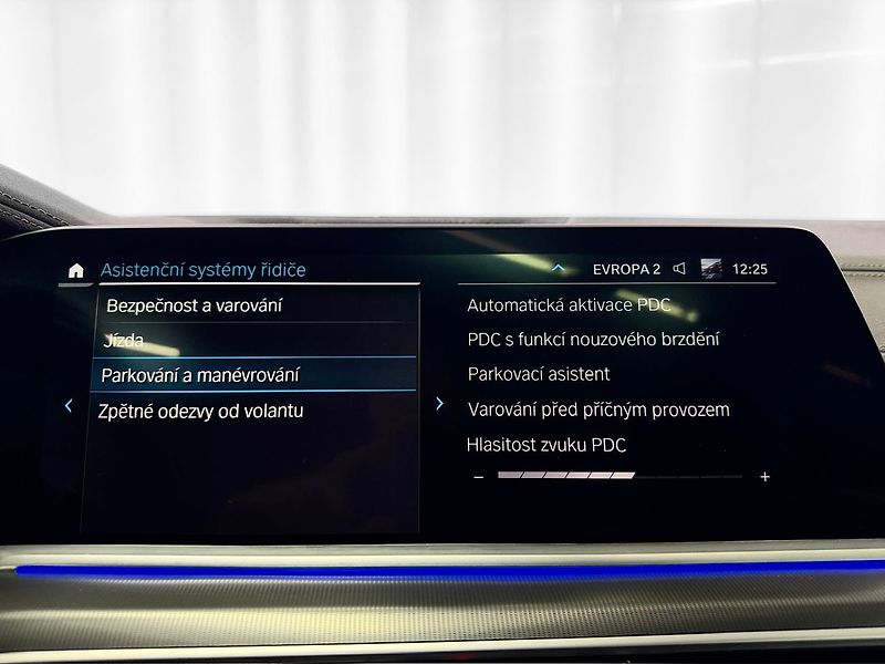 BMW X5 30d xDrive M-PAKET, HUD, LASER - fotka 21 z 31