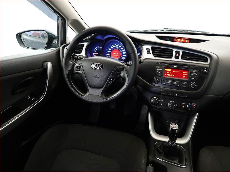 Kia Ceed (2012) 1.6 CRDi - fotka 7 z 15