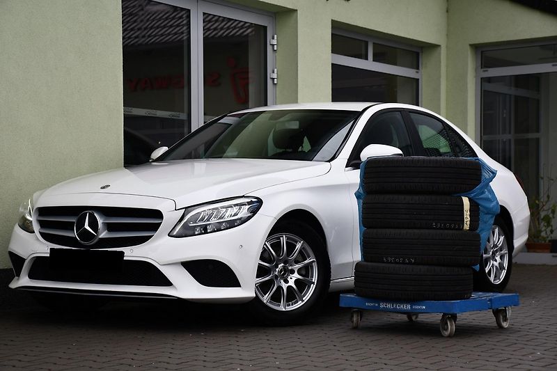 Mercedes-Benz Třídy C 200d PRAV. SERVIS MB 2xPNEU - fotka 2 z 55